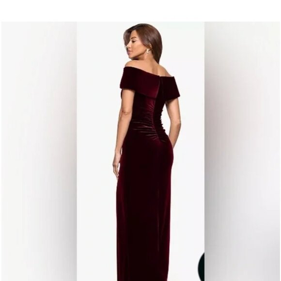 Burgundy velvet long evening dress - Picture 2 of 7